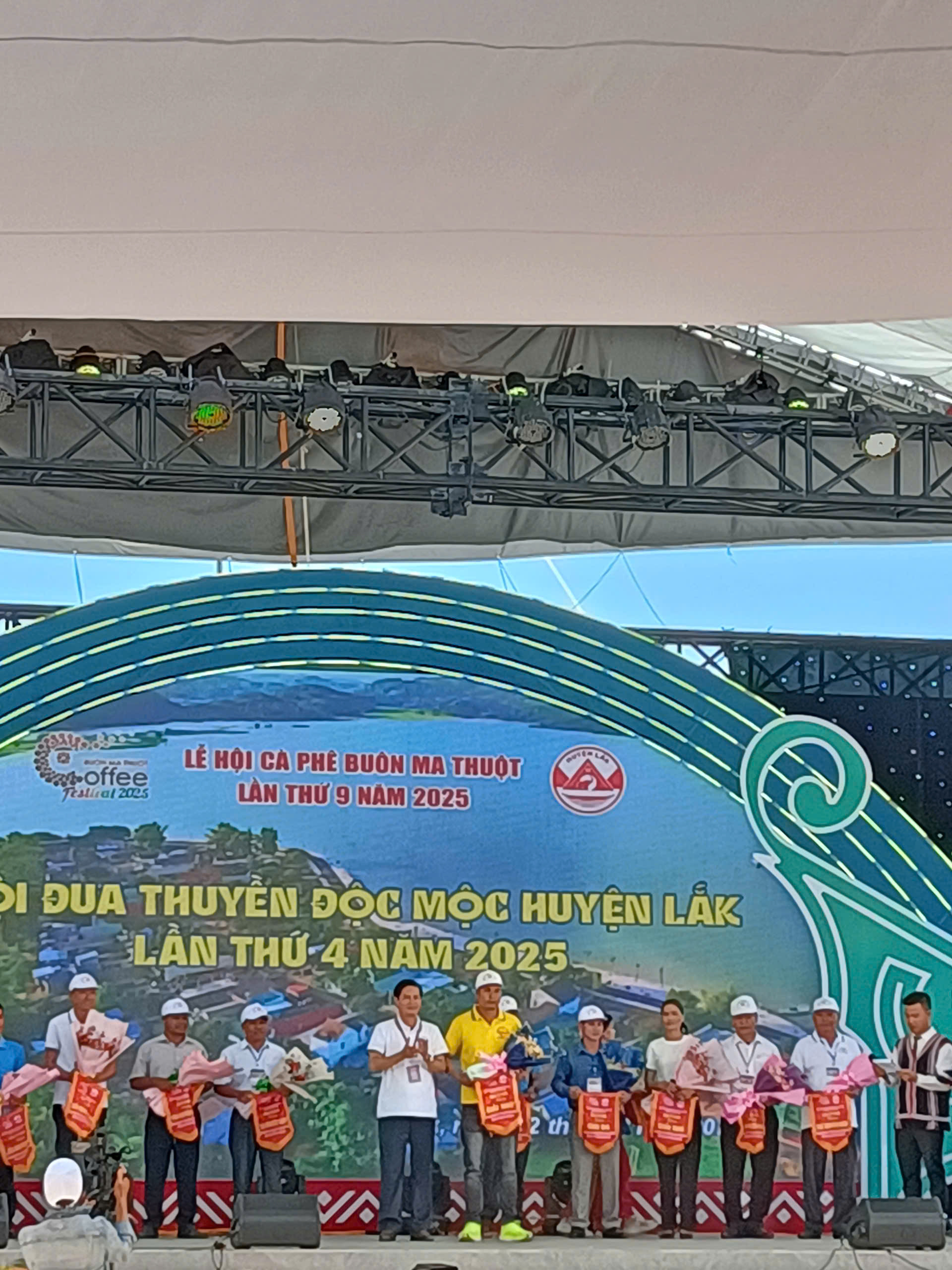 thưởng